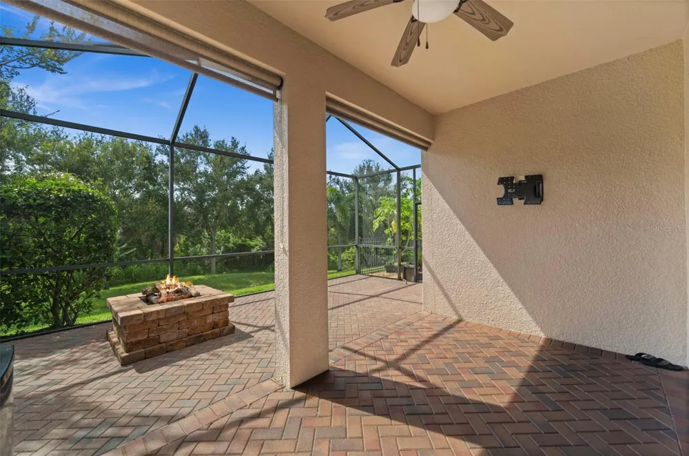 8212 36TH STREET E Sarasota, FL 34243