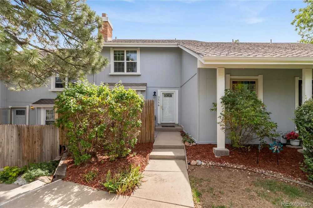 2556 E Easter Avenue Littleton, CO 80122