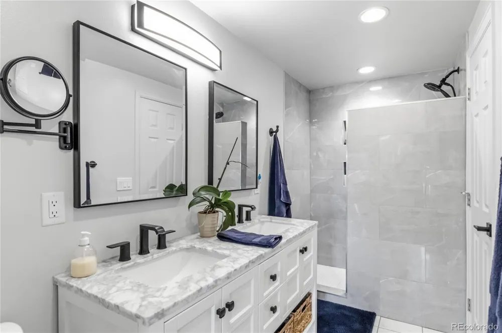 2556 E Easter Avenue Littleton, CO 80122