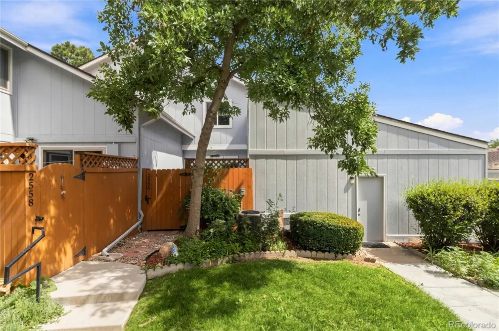 2556 E Easter Avenue Littleton, CO 80122