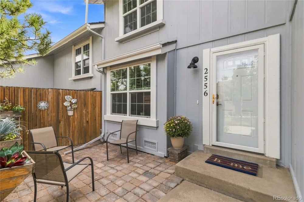 2556 E Easter Avenue Littleton, CO 80122