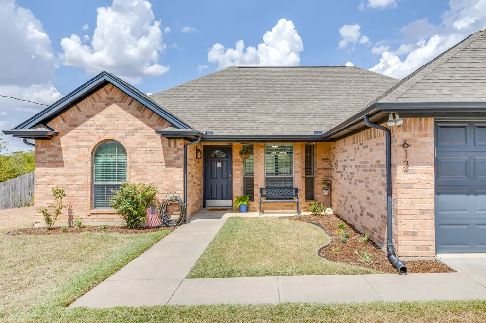 613 E 1st Street Weatherford, TX 76086