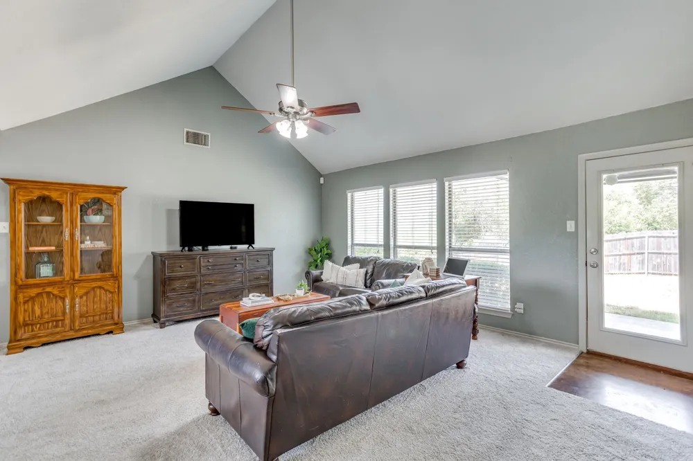 613 E 1st Street Weatherford, TX 76086
