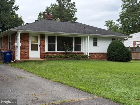 1805 STRATFORD DRIVE