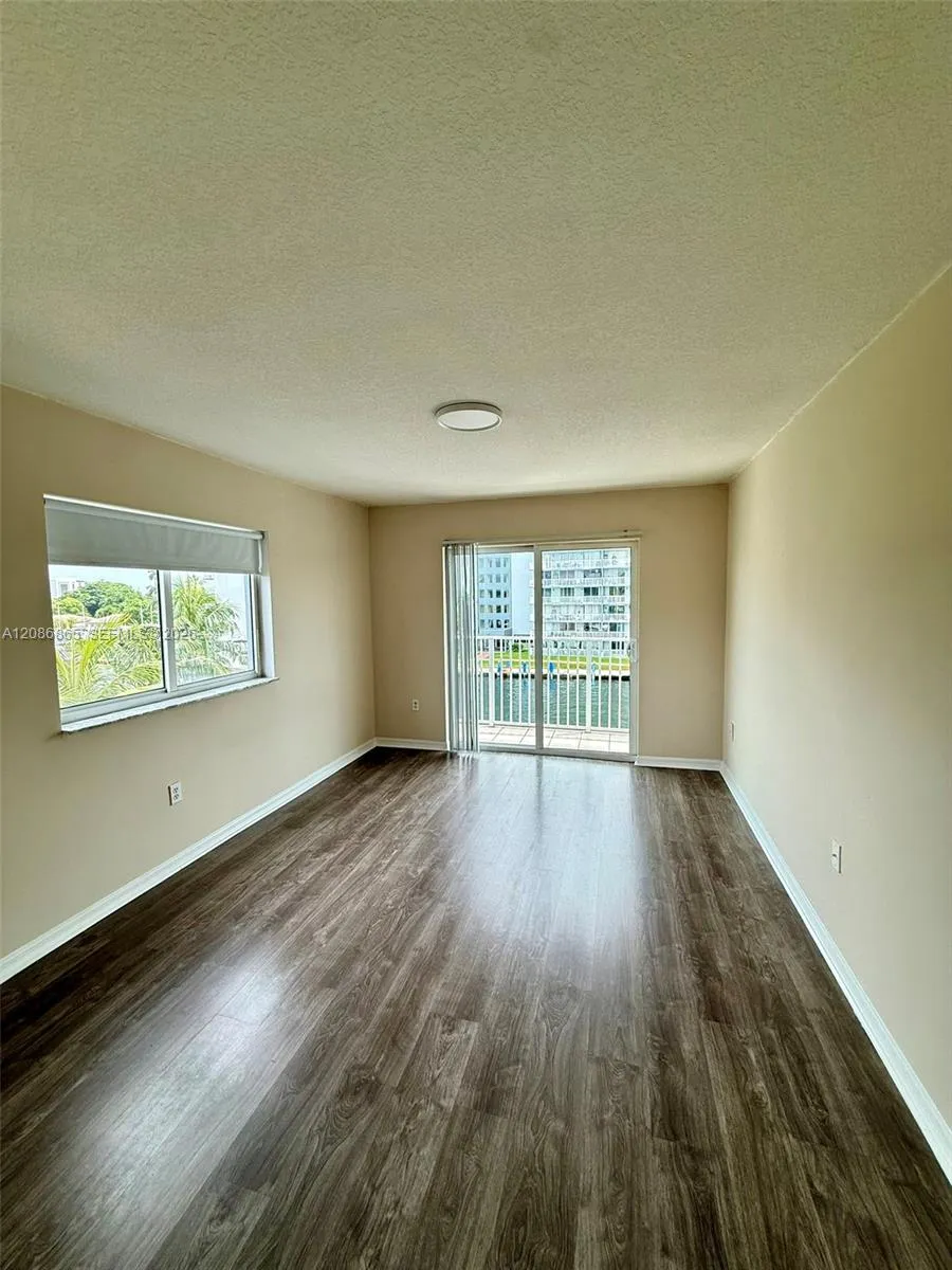 2475 NW 16th Street Rd #418 Miami, FL 33125