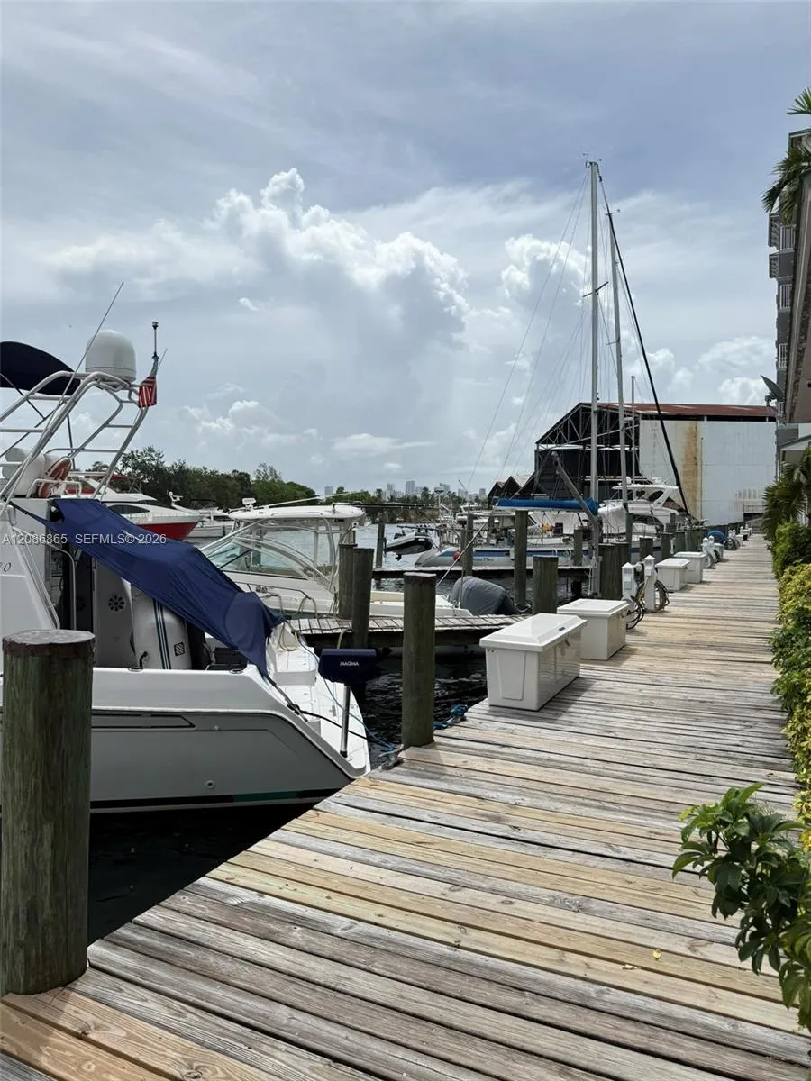 2475 NW 16th Street Rd #418 Miami, FL 33125