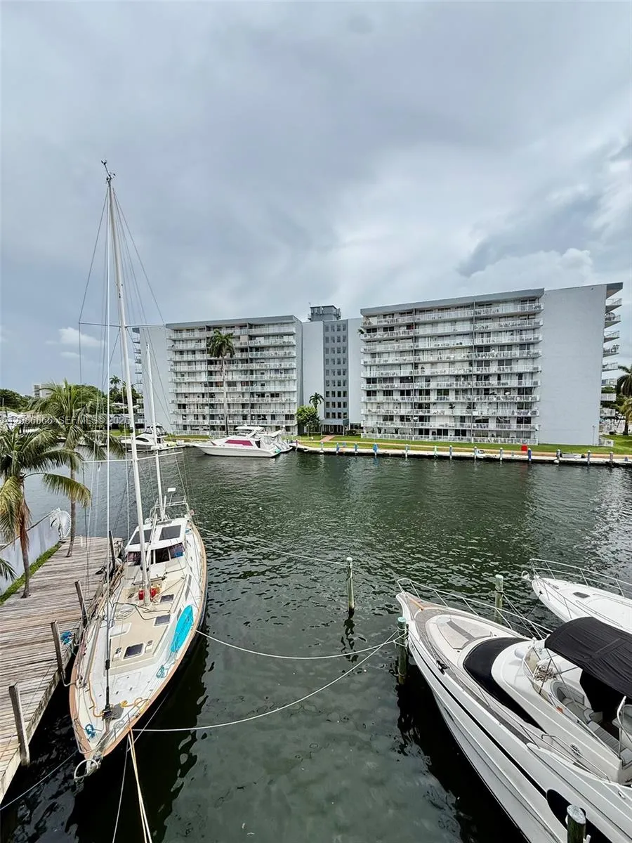 2475 NW 16th Street Rd #418 Miami, FL 33125