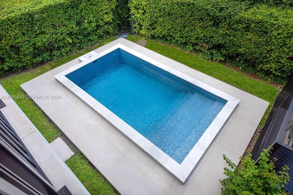 719 W 51st St Miami Beach, FL 33140