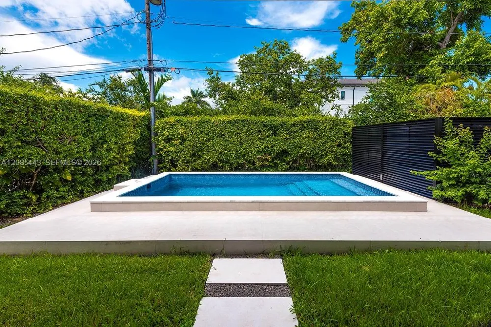 719 W 51st St Miami Beach, FL 33140