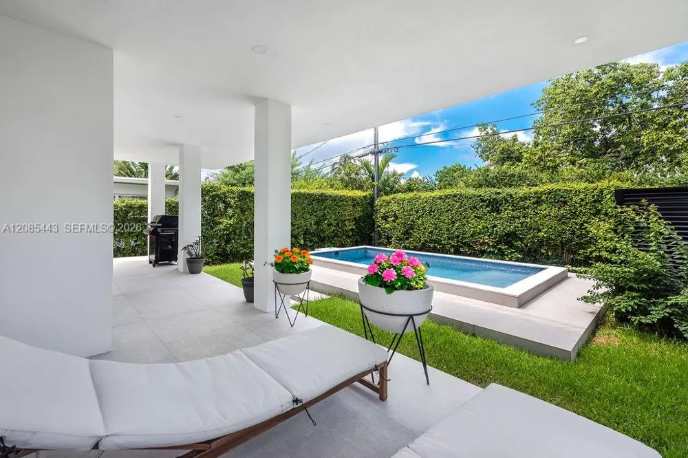 719 W 51st St Miami Beach, FL 33140