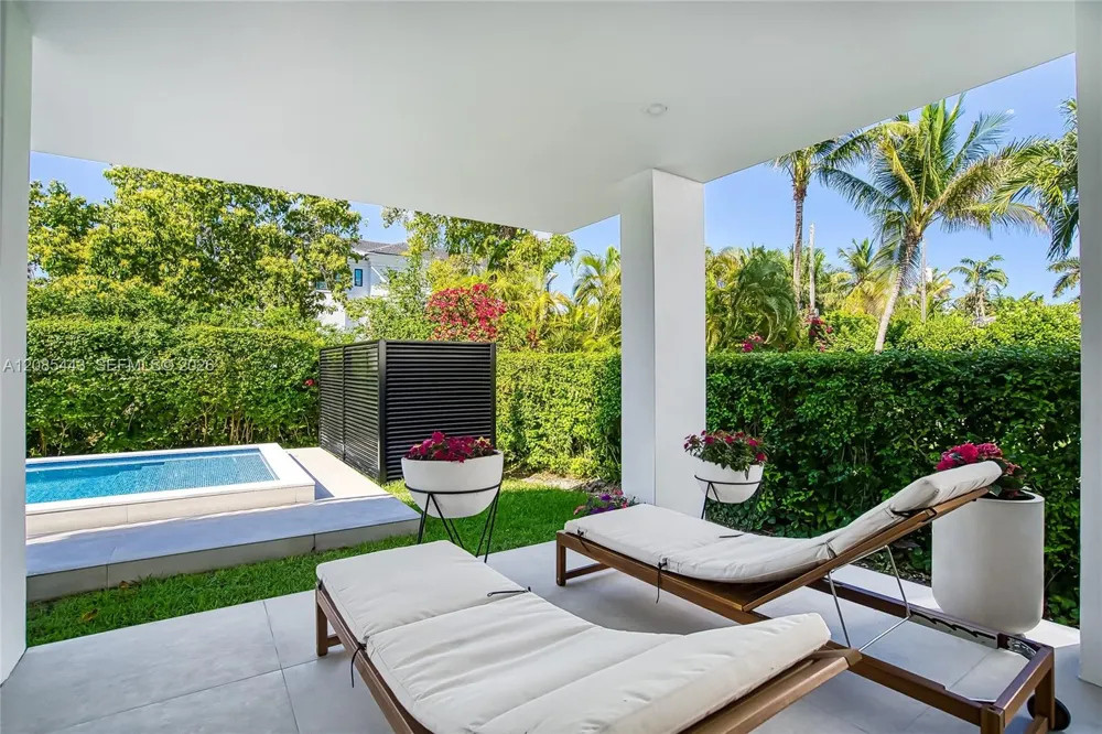 719 W 51st St Miami Beach, FL 33140
