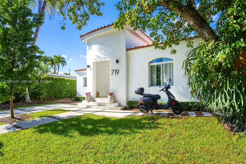 719 W 51st St Miami Beach, FL 33140