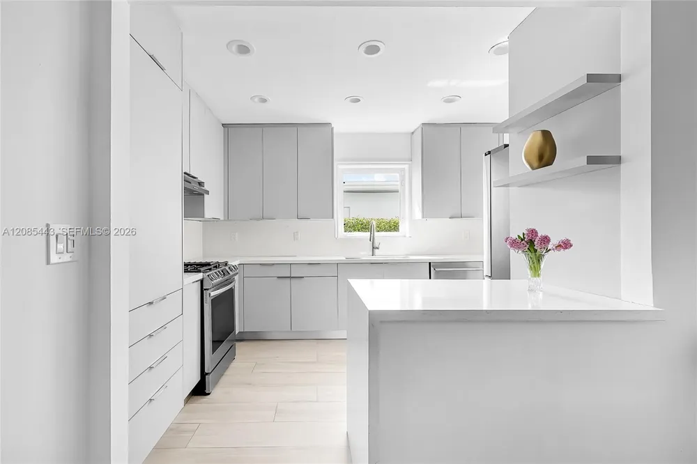 719 W 51st St Miami Beach, FL 33140