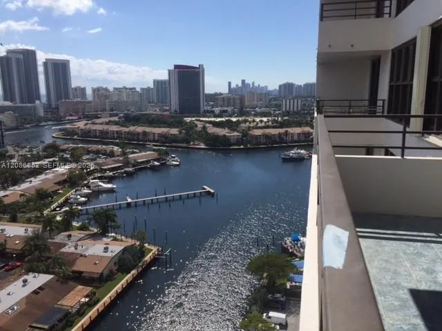 2500 Parkview Dr #2004 Hallandale Beach, FL 33009
