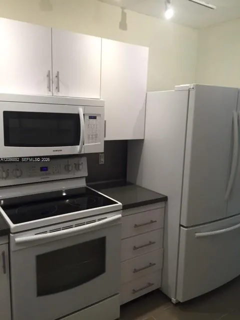 2500 Parkview Dr #2004 Hallandale Beach, FL 33009