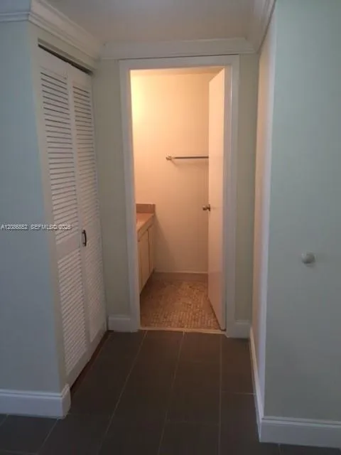 2500 Parkview Dr #2004 Hallandale Beach, FL 33009