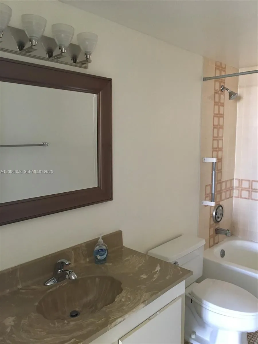2500 Parkview Dr #2004 Hallandale Beach, FL 33009