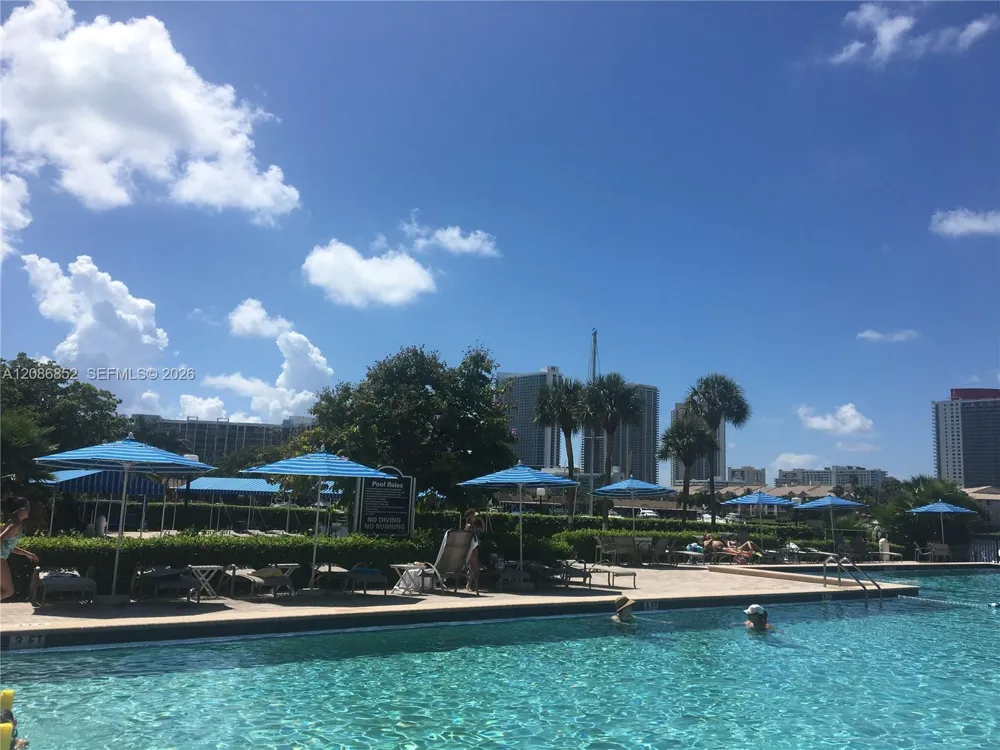 2500 Parkview Dr #2004 Hallandale Beach, FL 33009