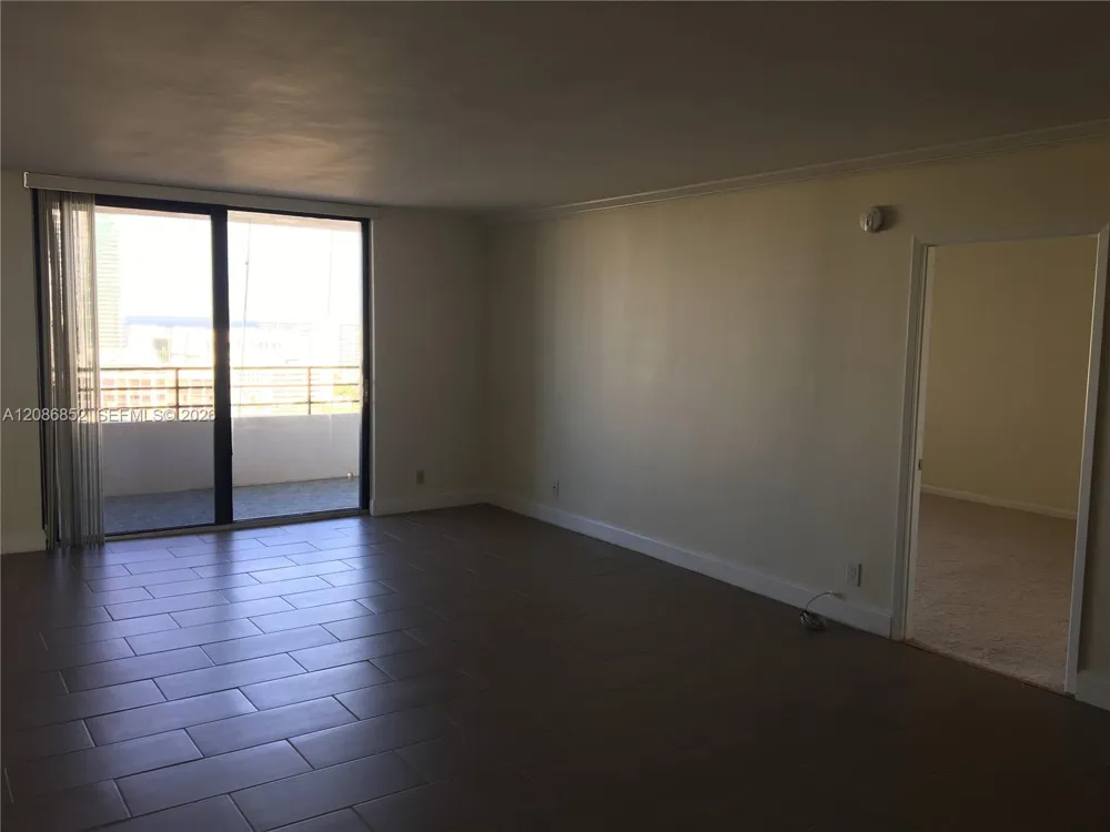 2500 Parkview Dr #2004 Hallandale Beach, FL 33009