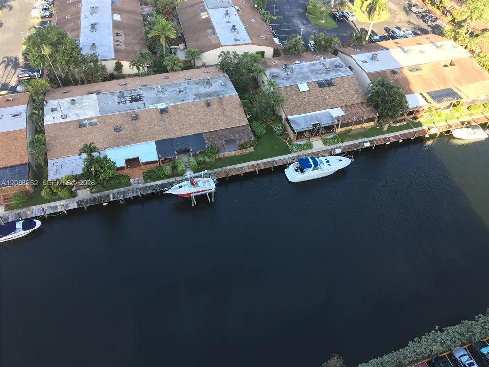 2500 Parkview Dr #2004 Hallandale Beach, FL 33009
