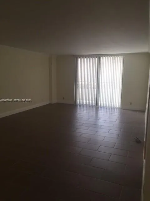 2500 Parkview Dr #2004 Hallandale Beach, FL 33009