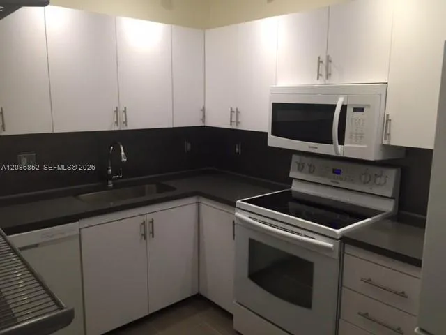 2500 Parkview Dr #2004 Hallandale Beach, FL 33009