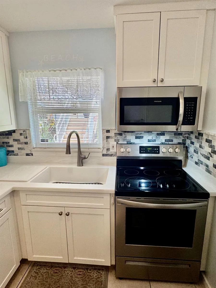 600 SNUG HARBOR DRIVE #A10 Boynton Beach, FL 33435