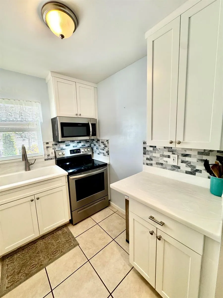 600 SNUG HARBOR DRIVE #A10 Boynton Beach, FL 33435