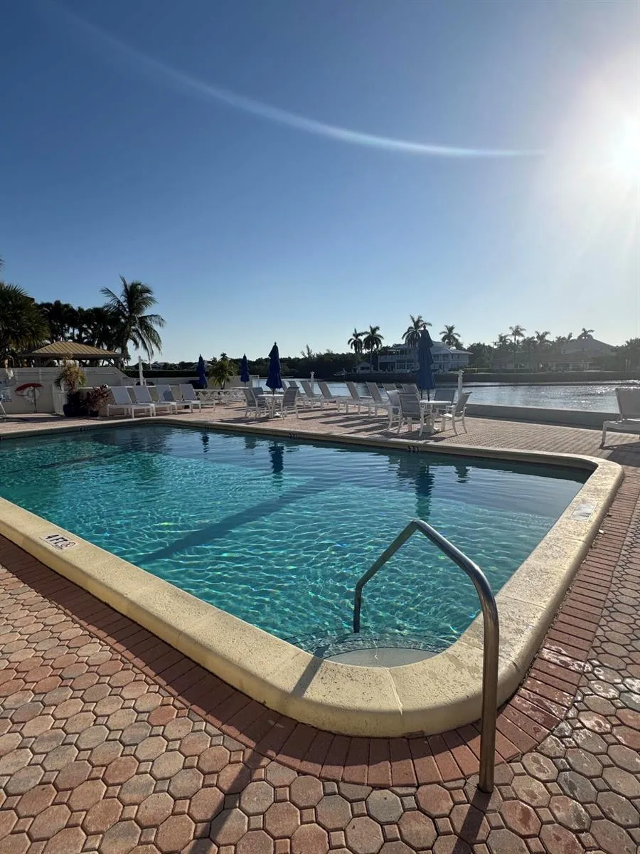 600 SNUG HARBOR DRIVE #A10 Boynton Beach, FL 33435