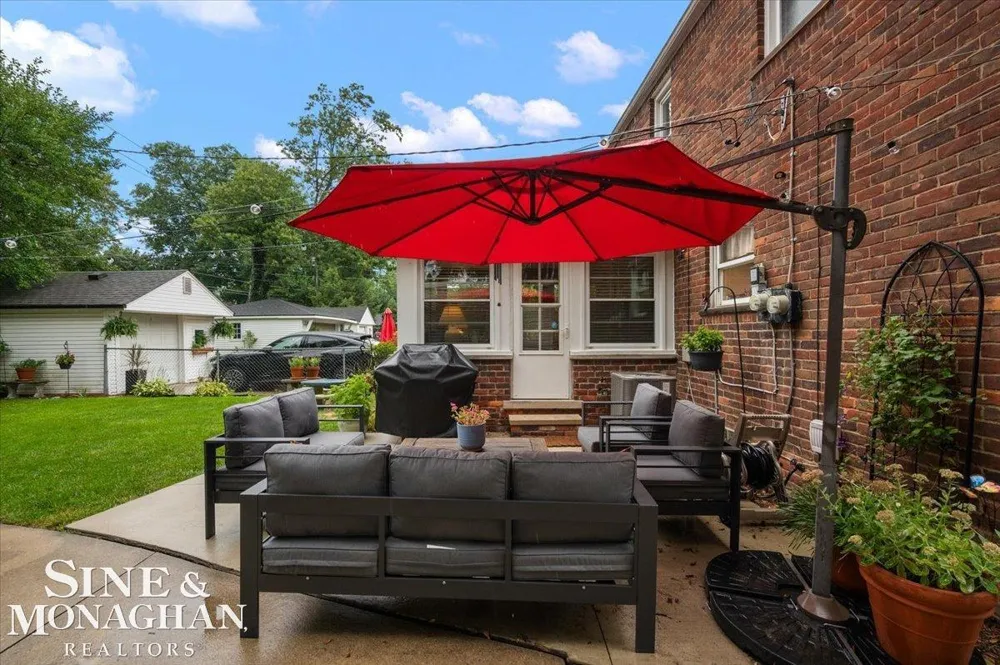 1819 Norwood Road Grosse Pointe Woods City, MI 48236