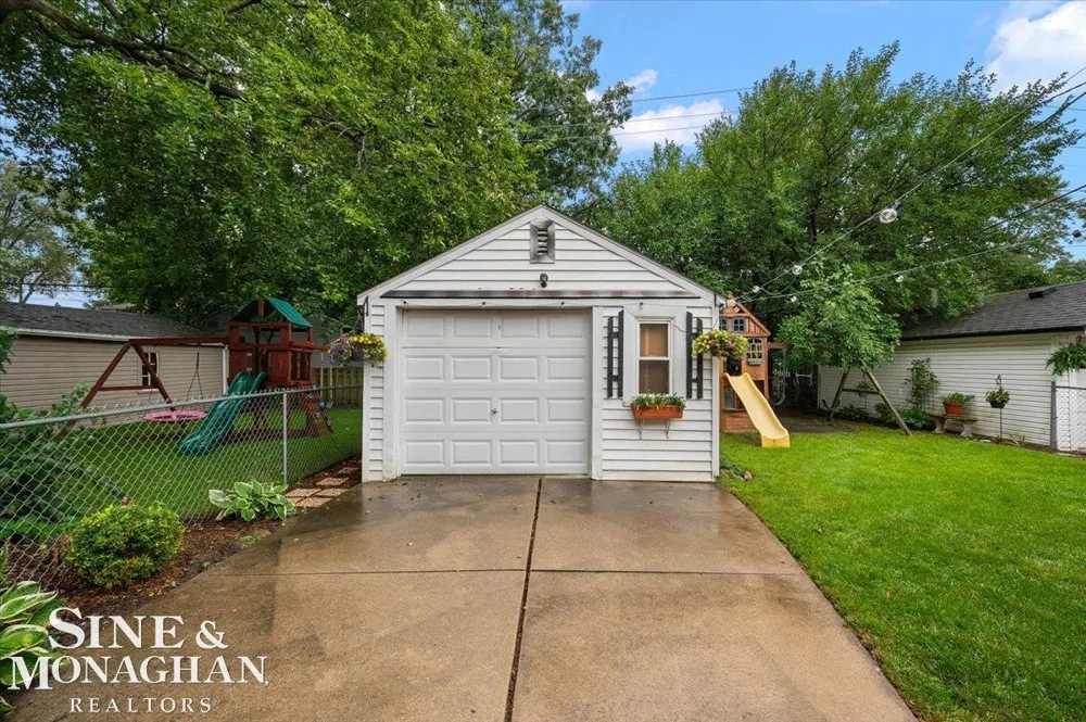1819 Norwood Road Grosse Pointe Woods City, MI 48236