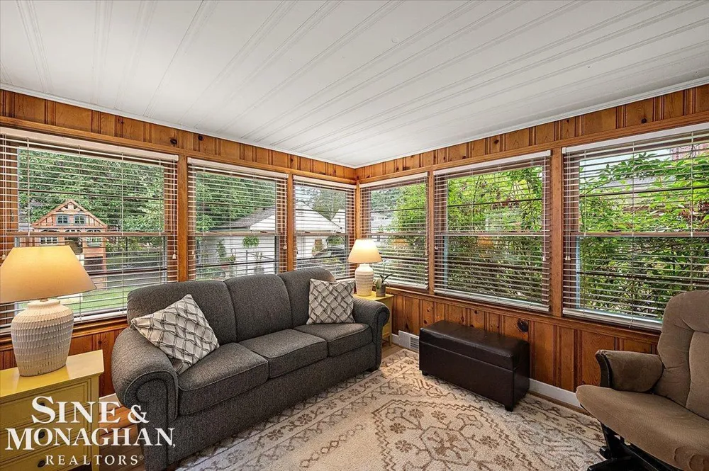 1819 Norwood Road Grosse Pointe Woods City, MI 48236