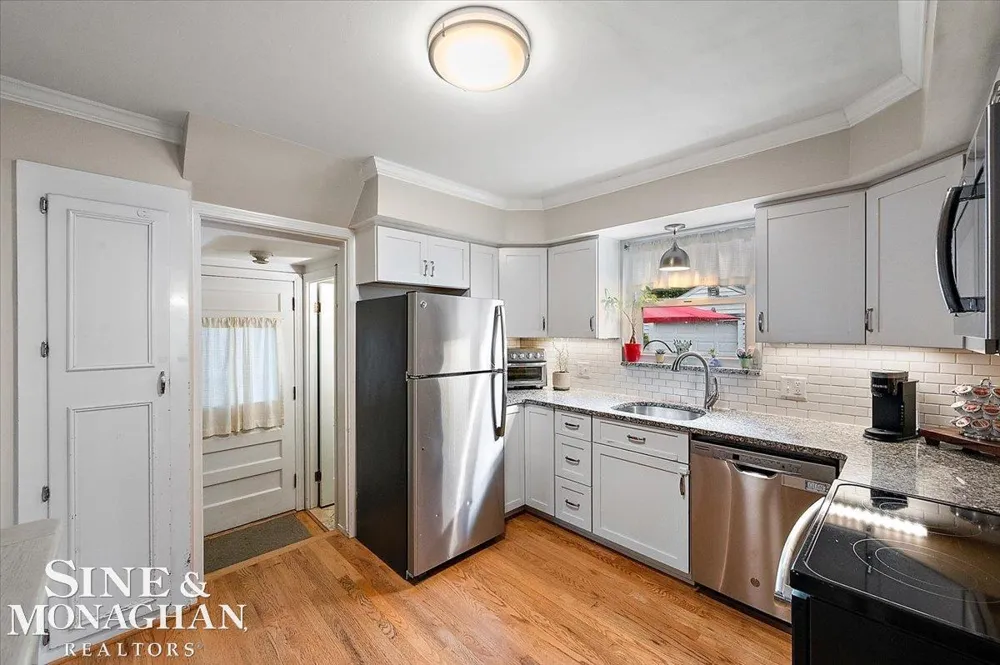 1819 Norwood Road Grosse Pointe Woods City, MI 48236