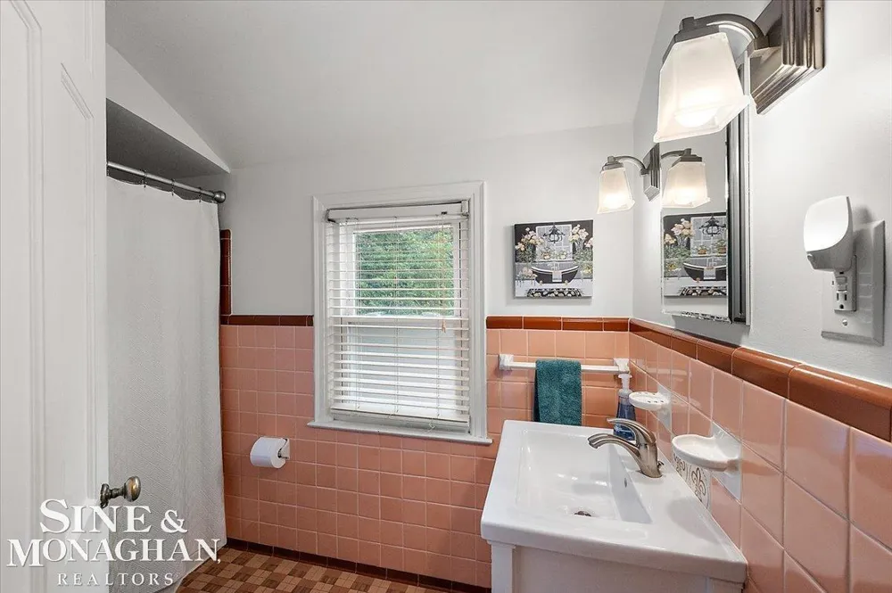 1819 Norwood Road Grosse Pointe Woods City, MI 48236