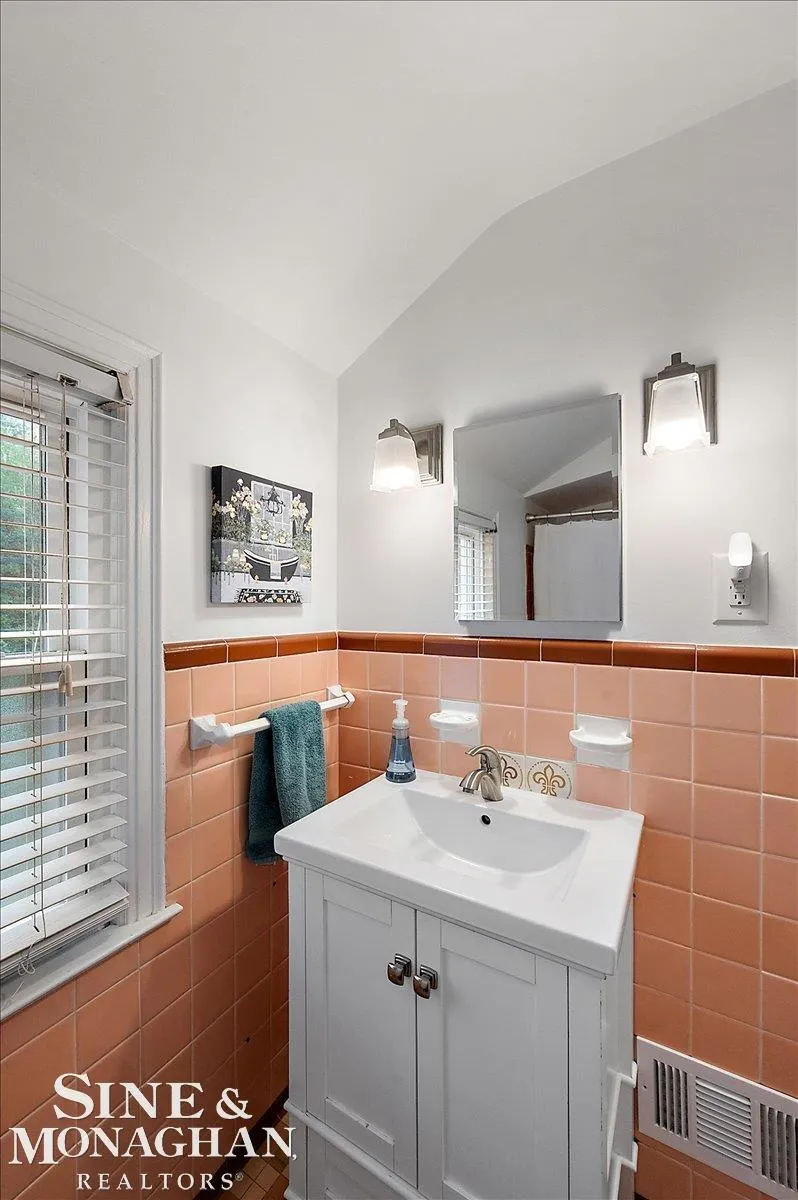 1819 Norwood Road Grosse Pointe Woods City, MI 48236