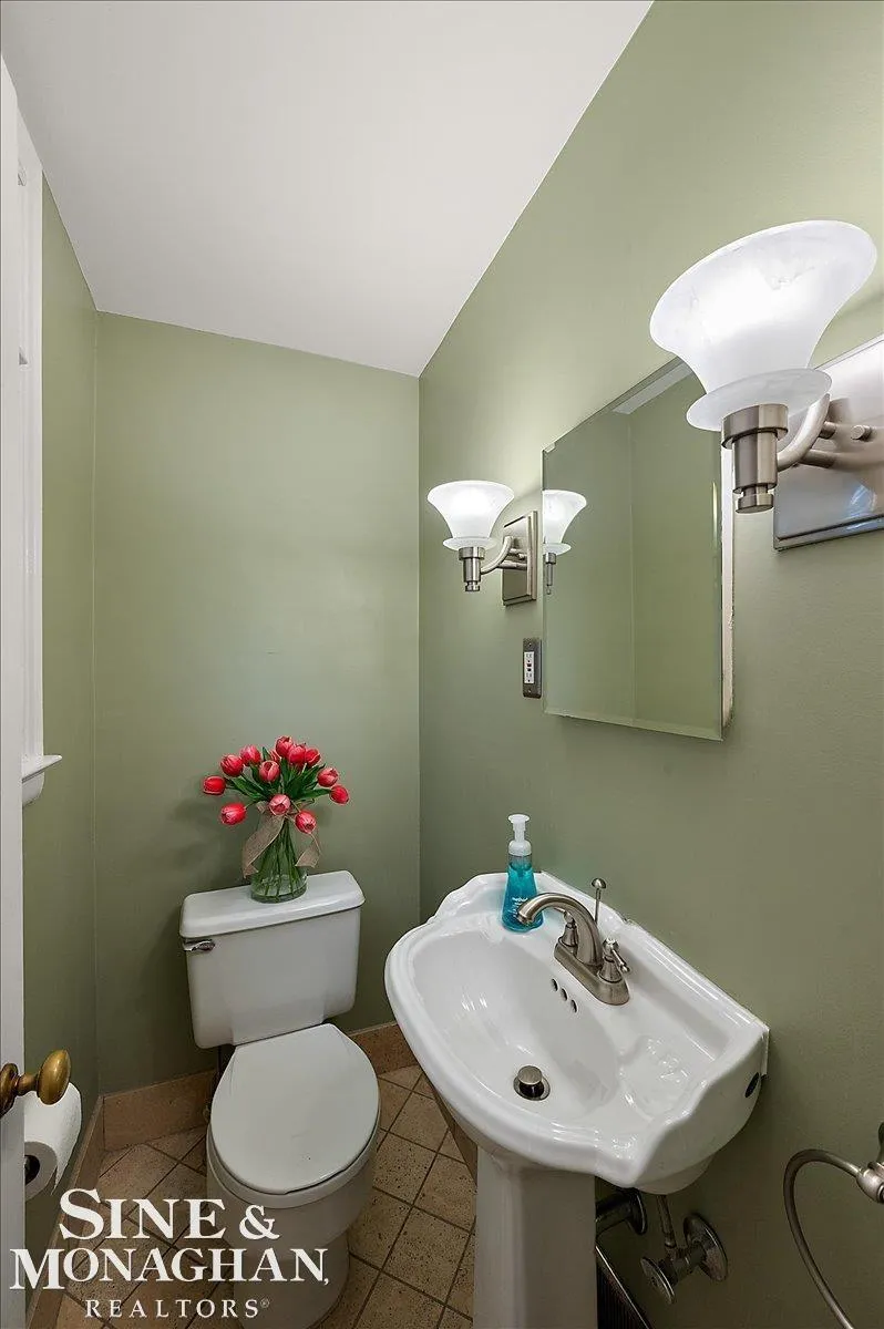 1819 Norwood Road Grosse Pointe Woods City, MI 48236