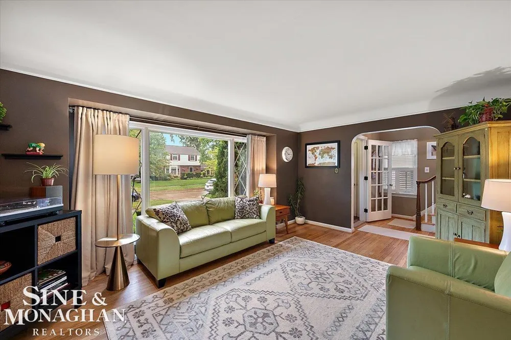 1819 Norwood Road Grosse Pointe Woods City, MI 48236