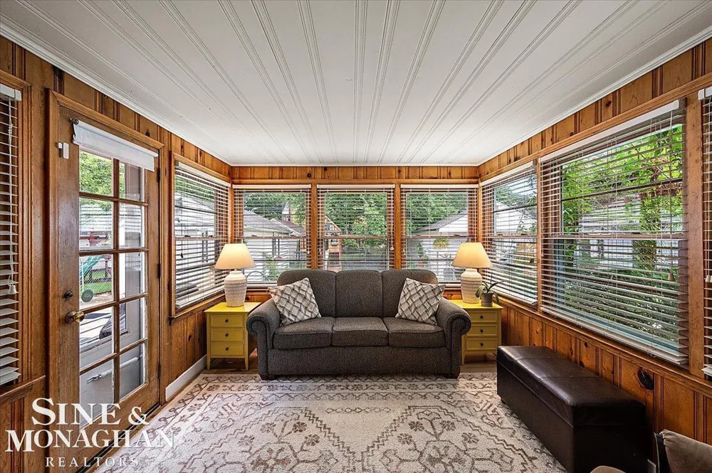 1819 Norwood Road Grosse Pointe Woods City, MI 48236