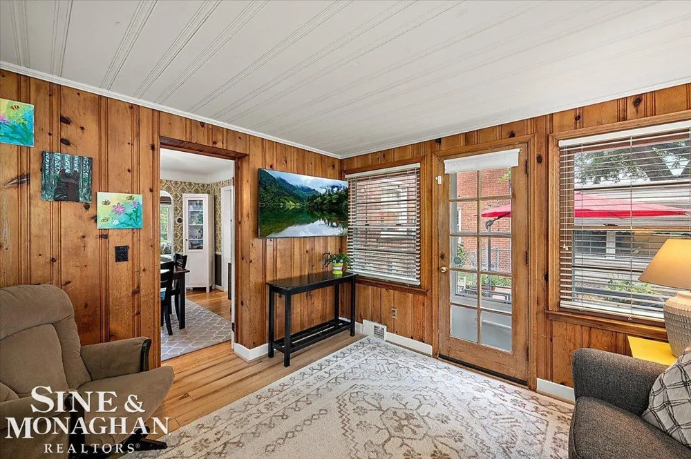1819 Norwood Road Grosse Pointe Woods City, MI 48236