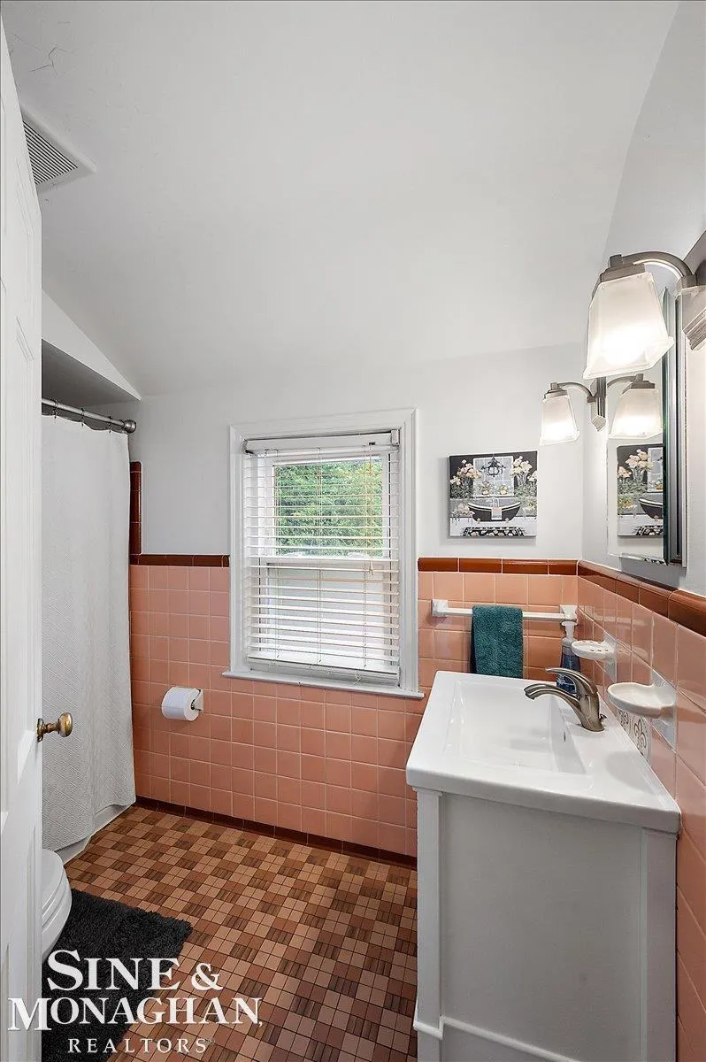 1819 Norwood Road Grosse Pointe Woods City, MI 48236