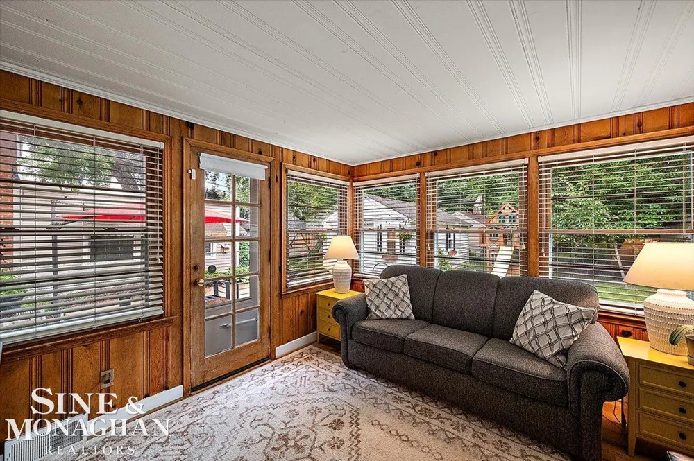 1819 Norwood Road Grosse Pointe Woods City, MI 48236