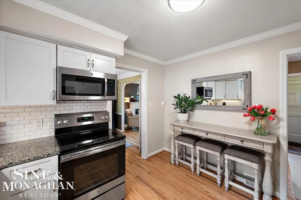 1819 Norwood Road Grosse Pointe Woods City, MI 48236
