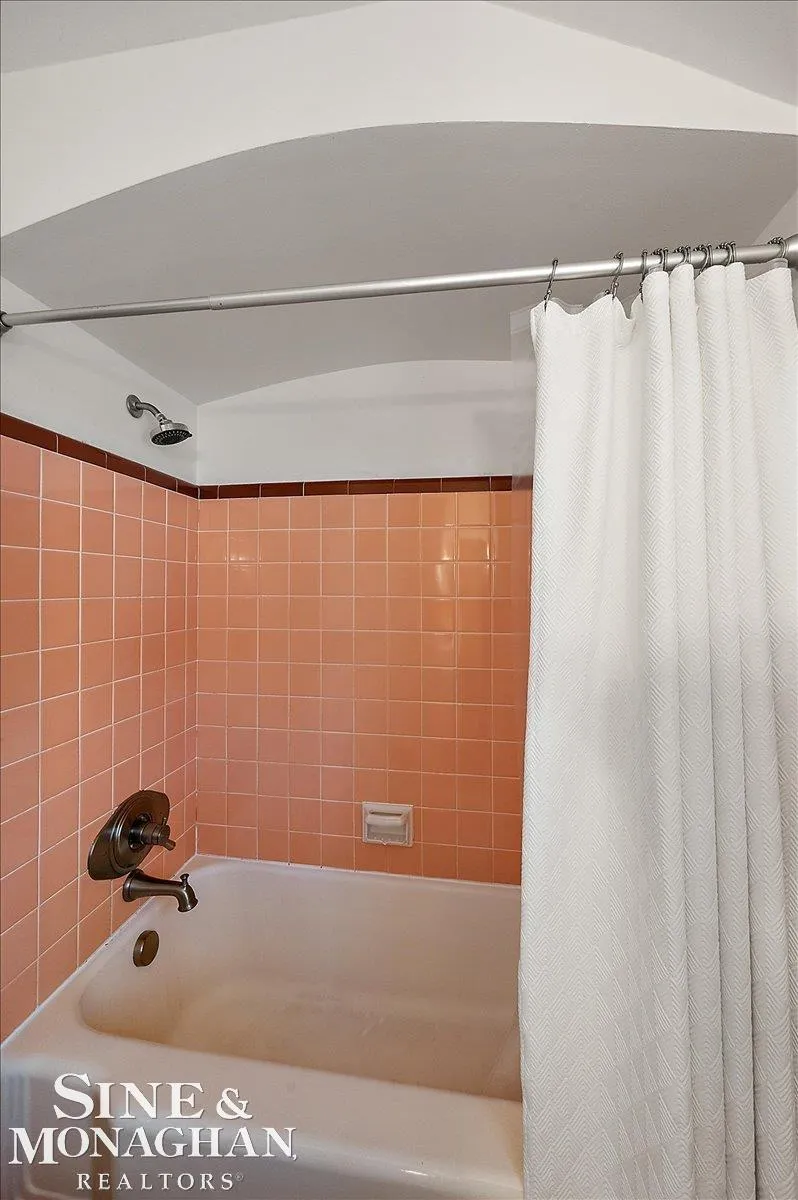 1819 Norwood Road Grosse Pointe Woods City, MI 48236