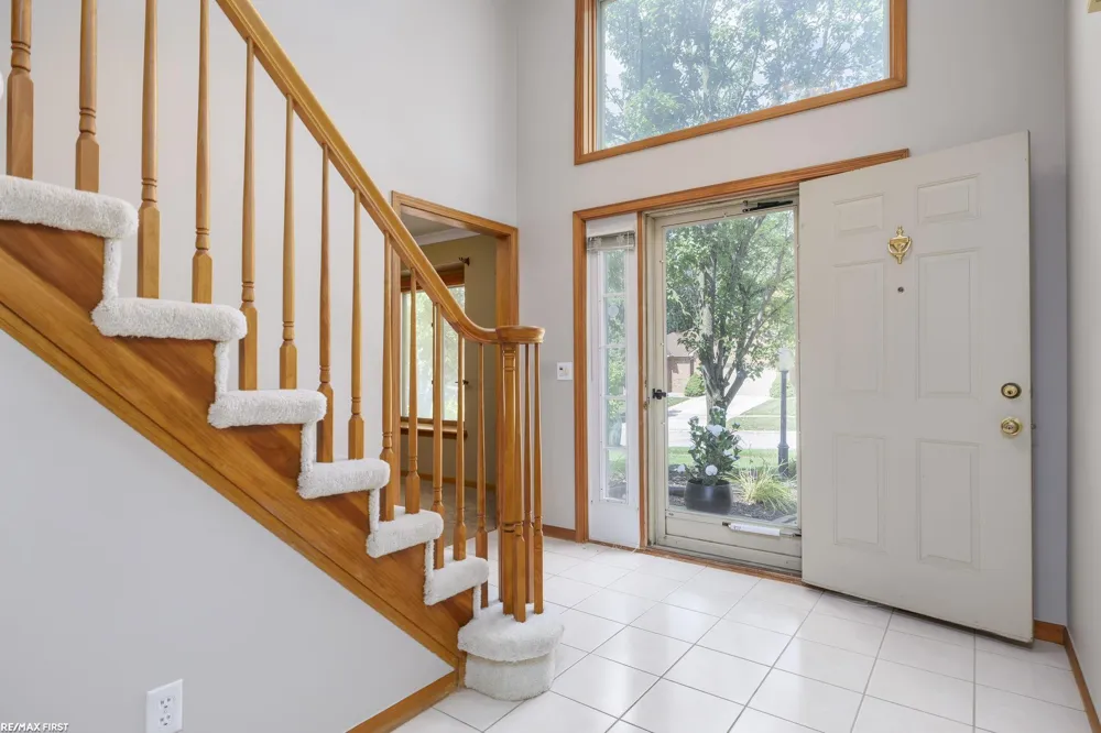 999 River Mist Drive Rochester City, MI 48307