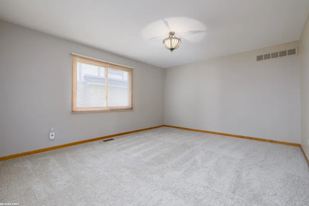 999 River Mist Drive Rochester City, MI 48307