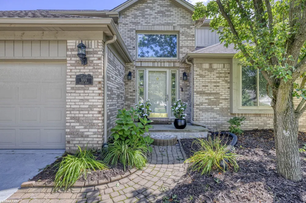 999 River Mist Drive Rochester City, MI 48307