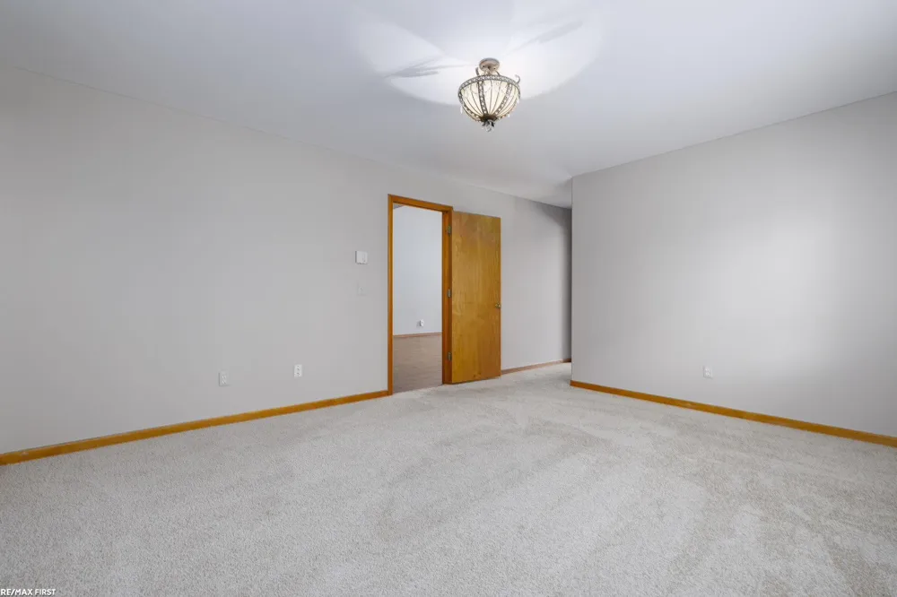 999 River Mist Drive Rochester City, MI 48307