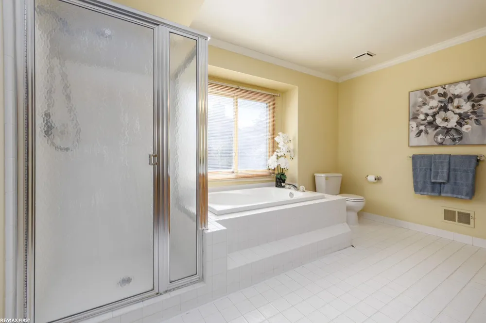 999 River Mist Drive Rochester City, MI 48307