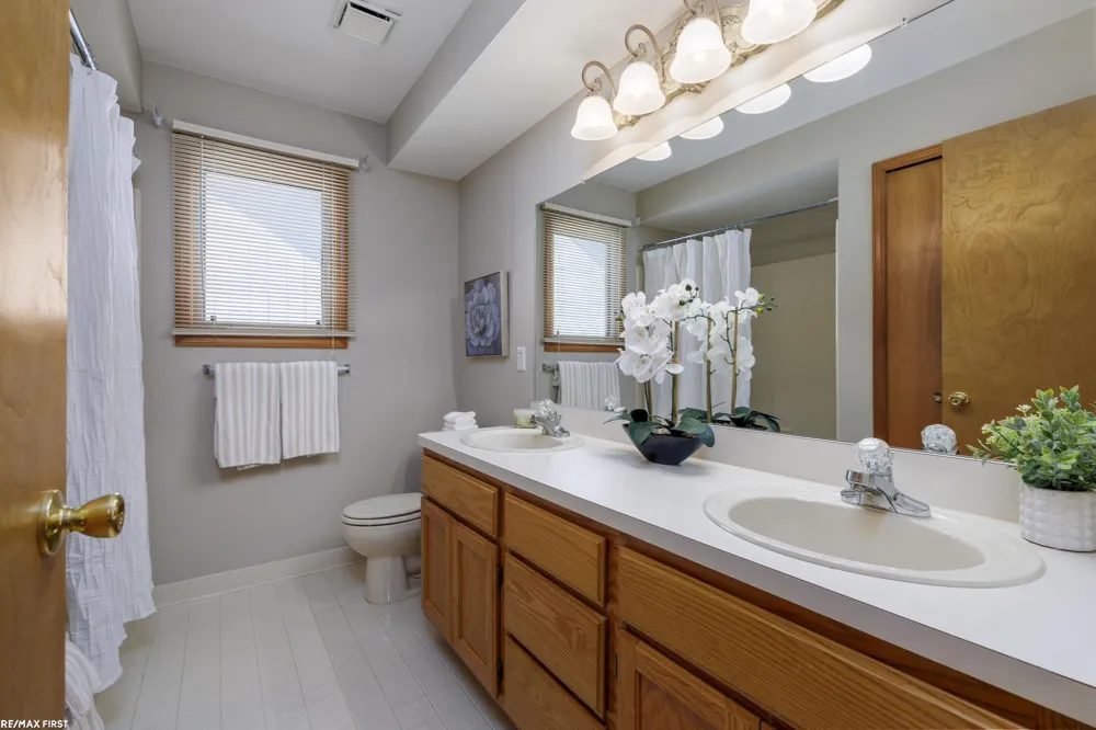 999 River Mist Drive Rochester City, MI 48307