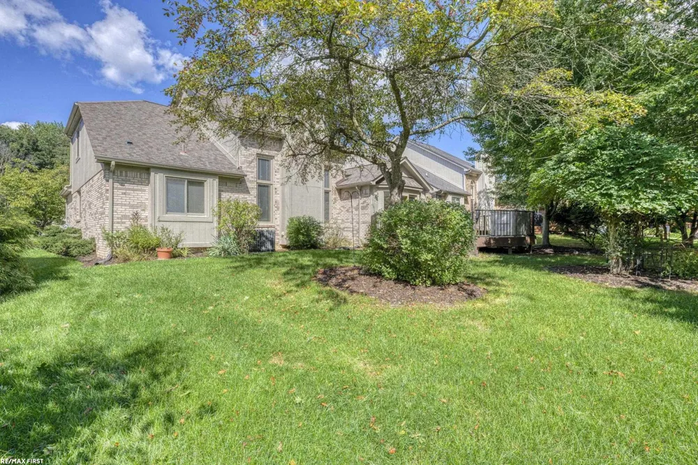 999 River Mist Drive Rochester City, MI 48307